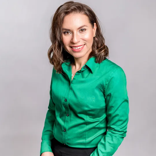 Zuhra Arakeri, Agent in  - Compass