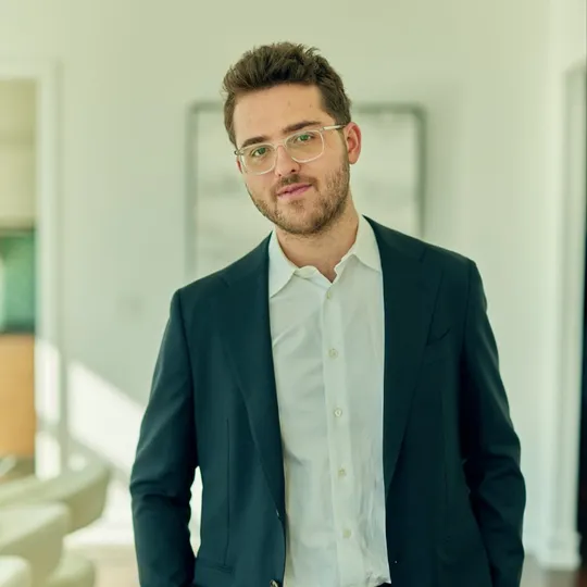 Marcus Shtainer, Agent in  - Compass