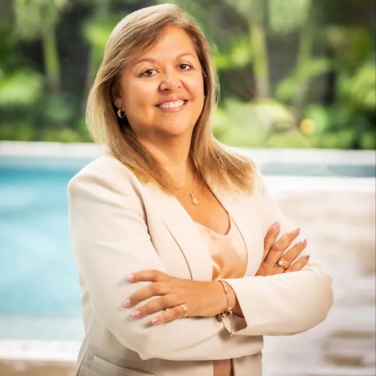 Carmen Hoyos, Agent in  - Compass