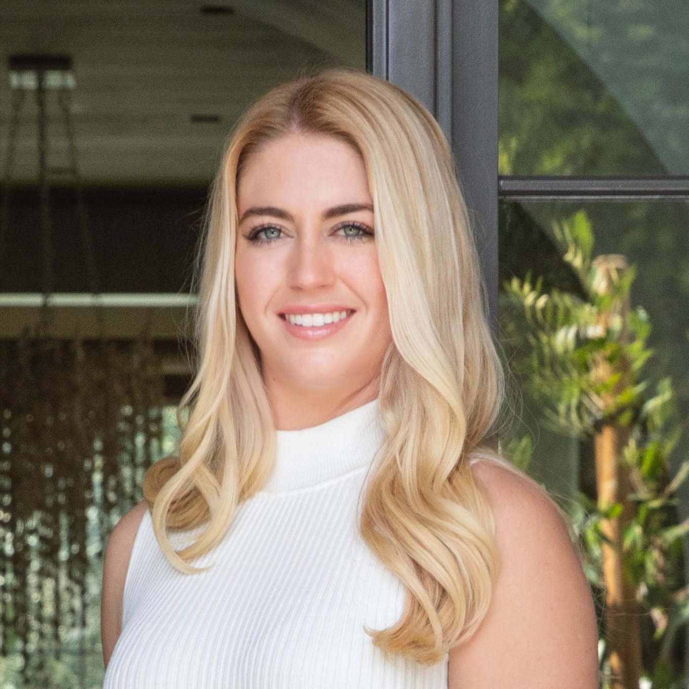 Headshot of Robin Riggs