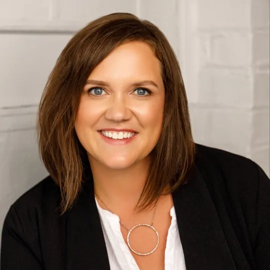 Julie Fromm, Agent in  - Compass