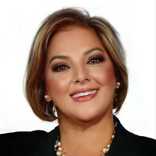Bea Flores, Agent in  - Compass