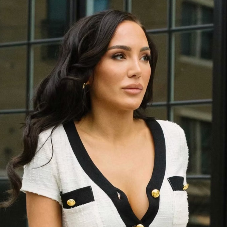 Headshot of Elena Hoffschneider