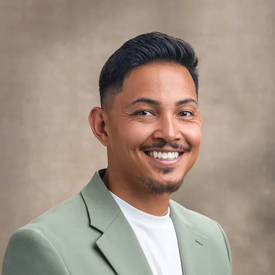 Frankie Hastings, Agent in  - Compass