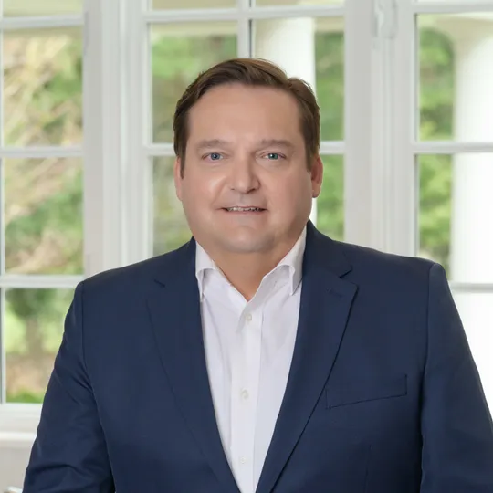 Chris Mendosa, Agent in  - Compass