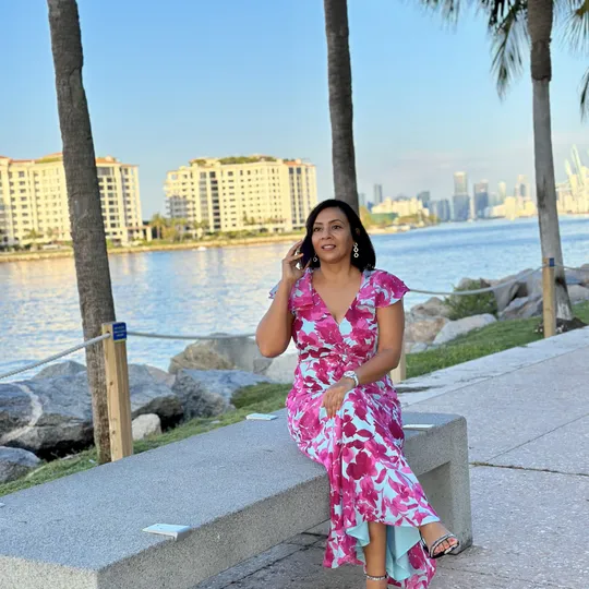 Esha Desai, Agent in  - Compass