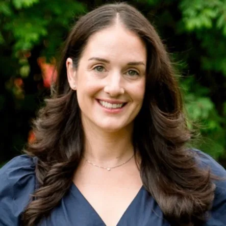 Alexandra Troli, Agent in  - Compass