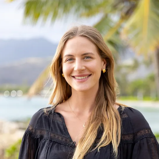 Jenna Lau, Agent in  - Compass