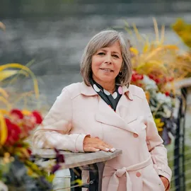 Rosemarie Fisher, Agent in  - Compass