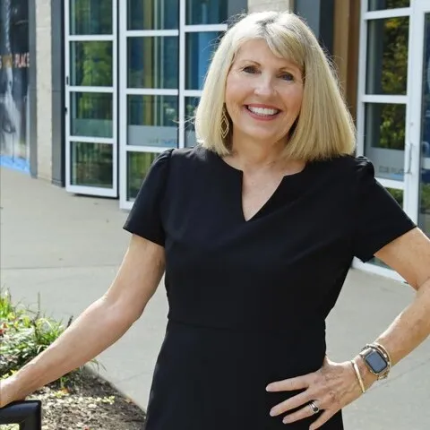 Ann Robinson, Agent in  - Compass