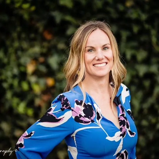 Caitlin Coppock, Agent in  - Compass