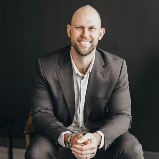 Bobby Schleizer, Agent in  - Compass
