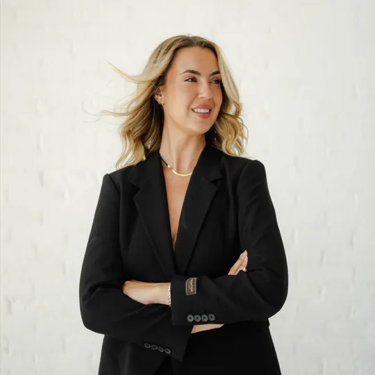 Anna Swiech, Agent in  - Compass