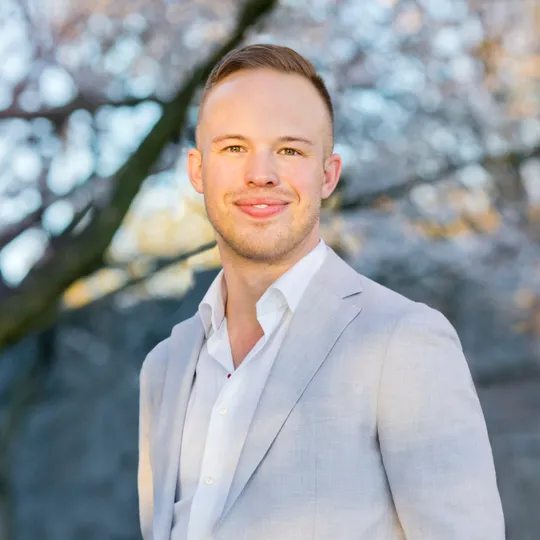 Jesse Grimste, Agent in  - Compass