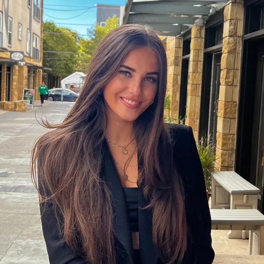 Victoria Fabianski, Agent in  - Compass