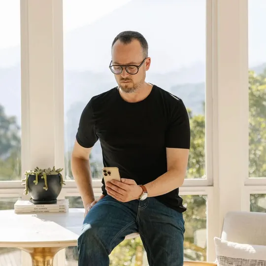 Steve West, Agent in  - Compass