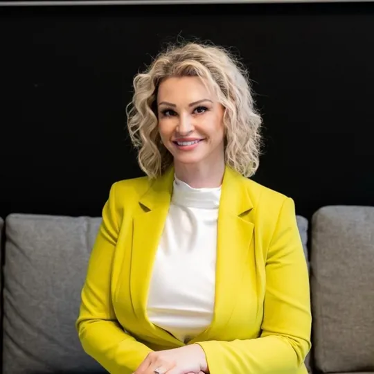 Elena Markov, Agent in  - Compass