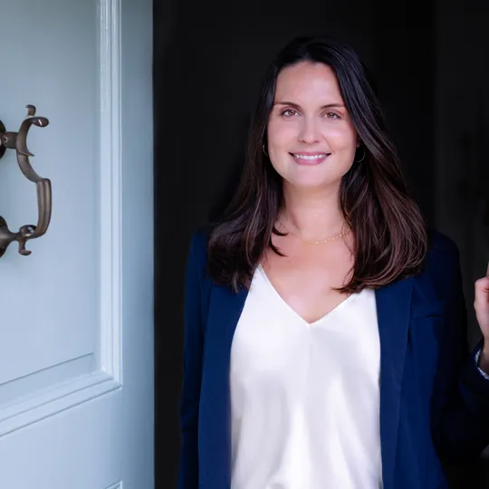 Laura Roesser, Agent in  - Compass