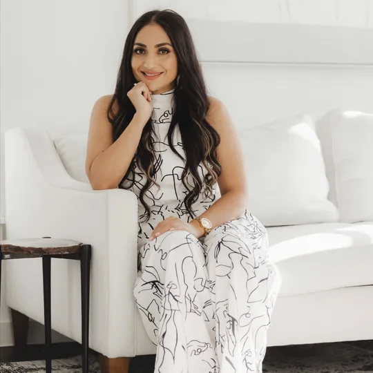 Nadia Fakih, Agent in  - Compass