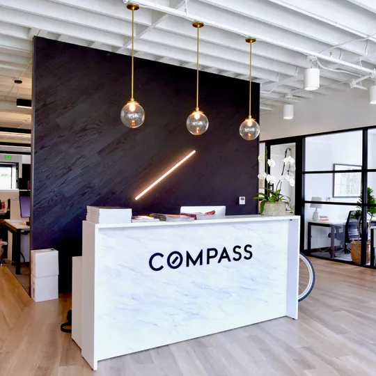 The Zoolalian Group, Agent in  - Compass