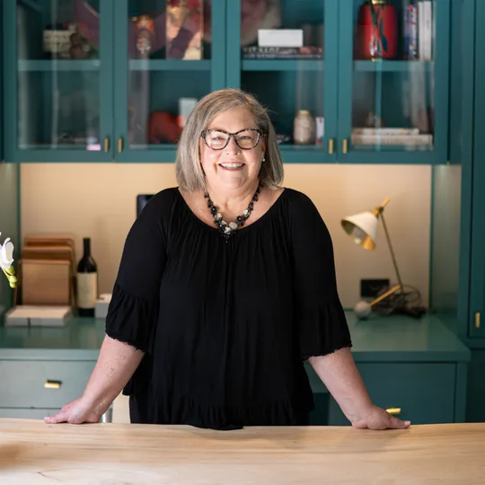 Diane Schneider, Agent in  - Compass