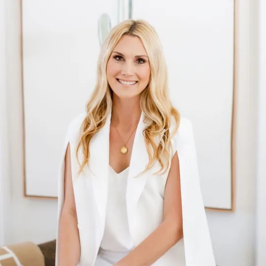 Kelly McLaughlin, Agent in  - Compass