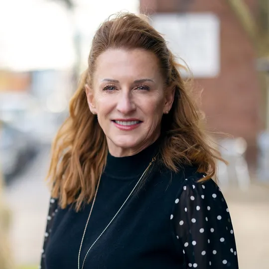 Kelly Zexter, Agent in  - Compass