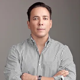 Pablo Alfaro, Agent in  - Compass