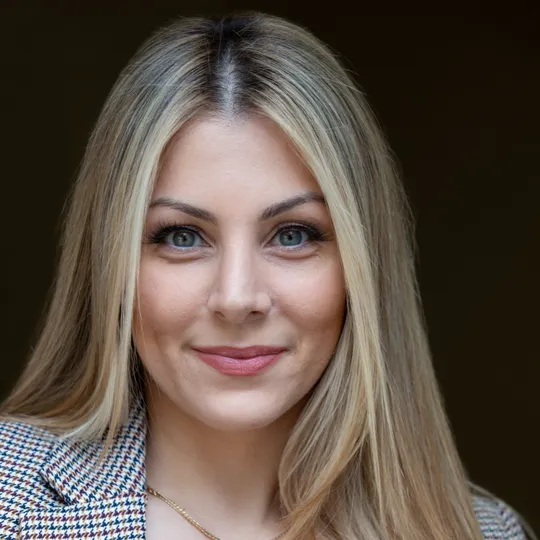 Arshineh Olson, Agent in  - Compass