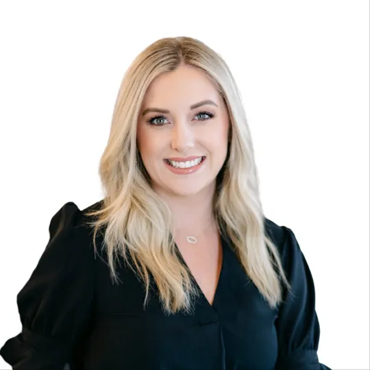 Caitlyn Vazquez, Agent in  - Compass