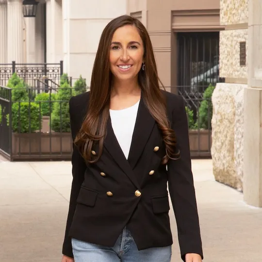 Elana Schoppmann, Agent in  - Compass