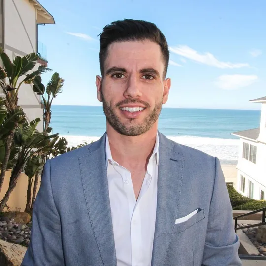 Ali Alami, Agent in  - Compass