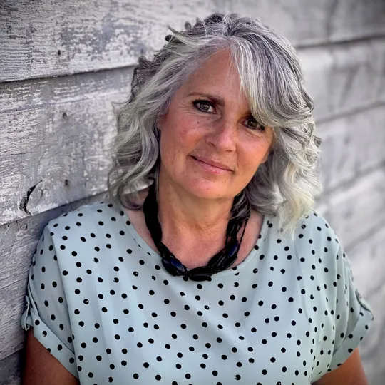 Dena Luthi, Agent in  - Compass