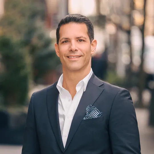 Louis Esposito, Agent in  - Compass