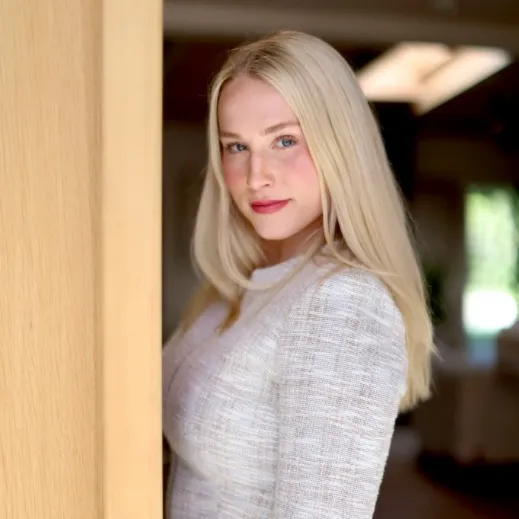 Erica Martinsen, Agent in  - Compass