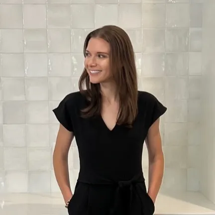 Alison Weiss, Agent in  - Compass