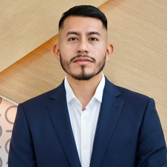Fernando Leyva, Agent in  - Compass