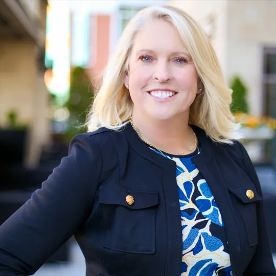 Mimi Santoro, Agent in  - Compass