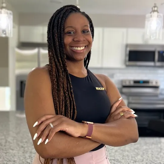 Elizabeth Olaiya, Agent in  - Compass