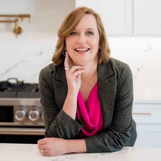 Erin Fernandez, Agent in  - Compass
