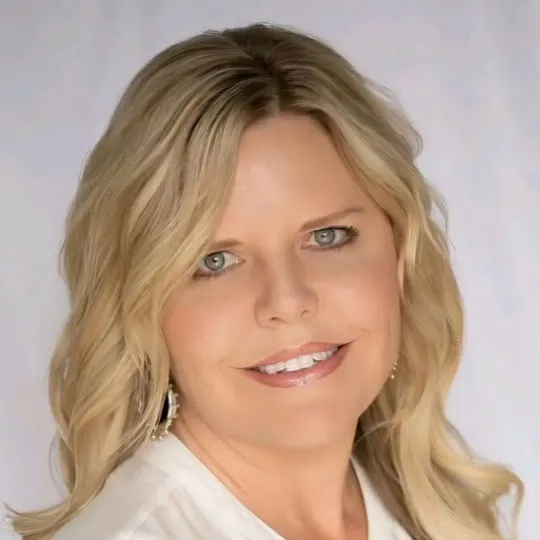 Sarah Carlson, Agent in  - Compass