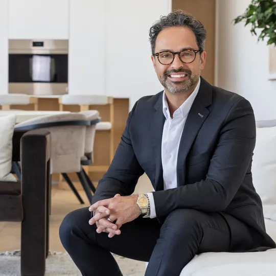 Mehdi Barakchian, Agent in  - Compass