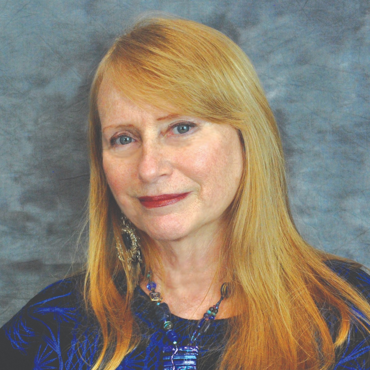 Headshot of Robyn Halvorsen