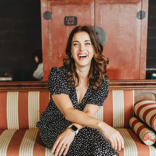 Nina Galvez, Agent in  - Compass