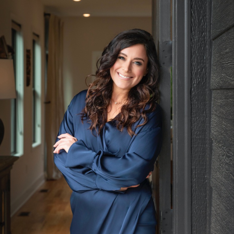 Headshot of Amanda Davis