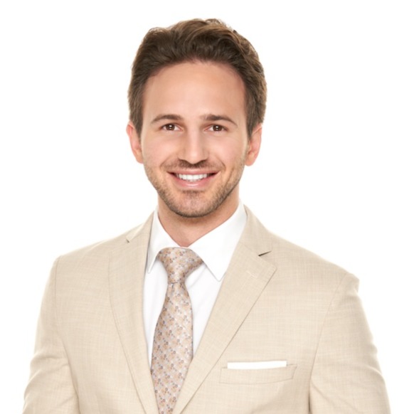 Headshot of Dennis Bragg