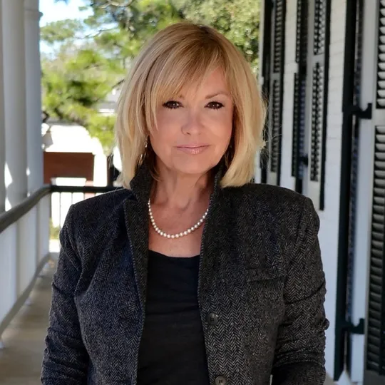 Roz Kenny, Agent in  - Compass