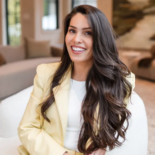 Henriett Novak, Agent in  - Compass