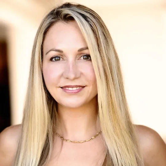 Alyse Livingston, Agent in  - Compass