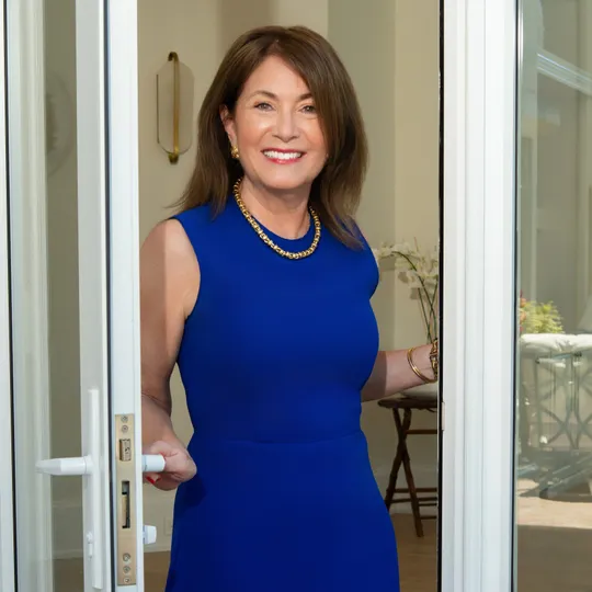 Sharon Lear, Agent in  - Compass